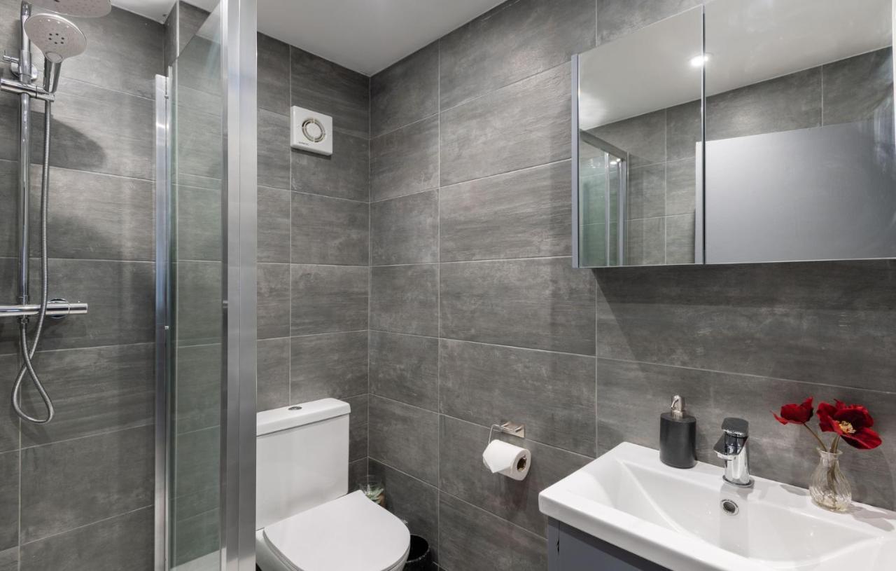Spacious And Modern 4 Bed Apartment Next To Borough Station Londra Esterno foto