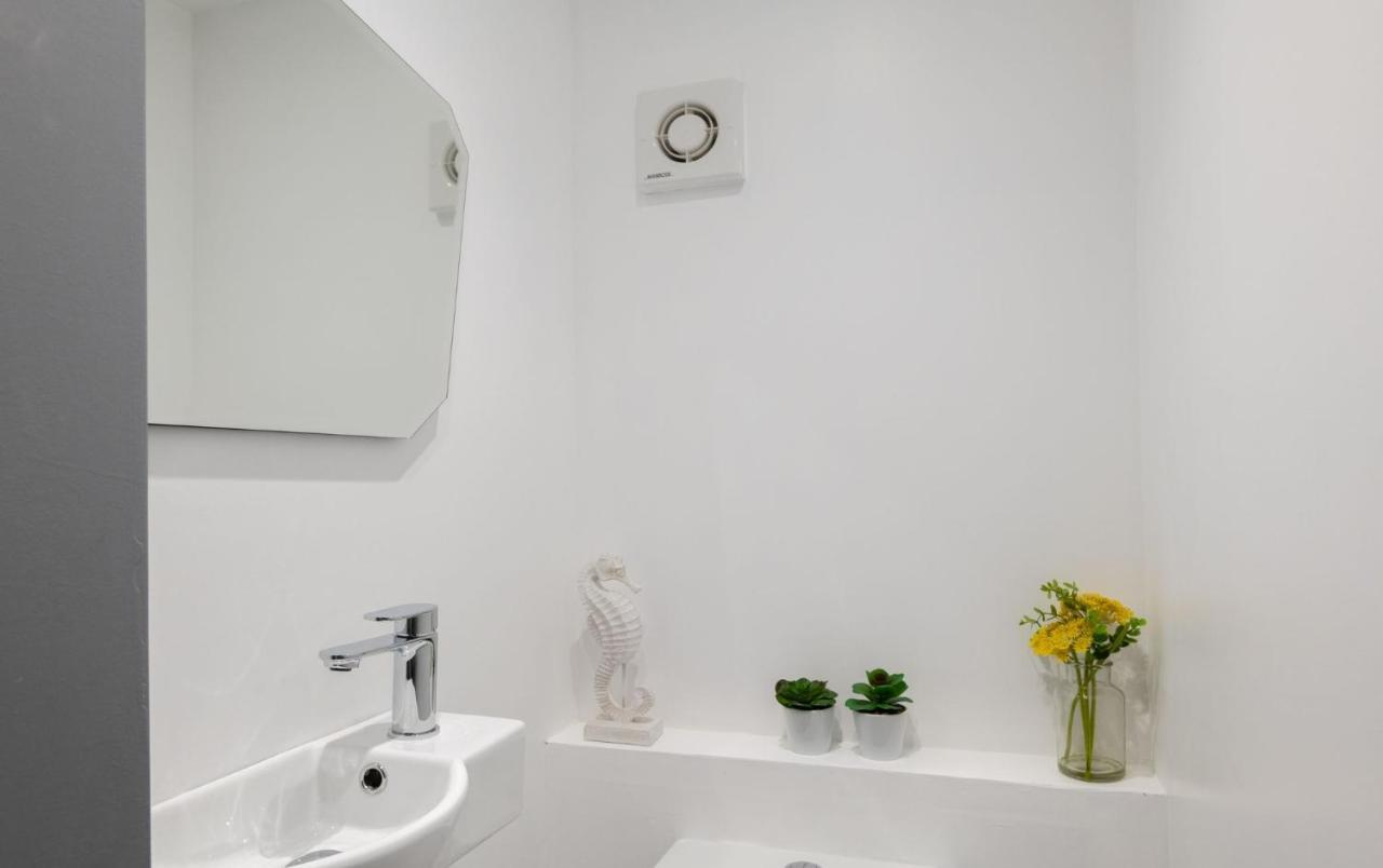 Spacious And Modern 4 Bed Apartment Next To Borough Station Londra Esterno foto