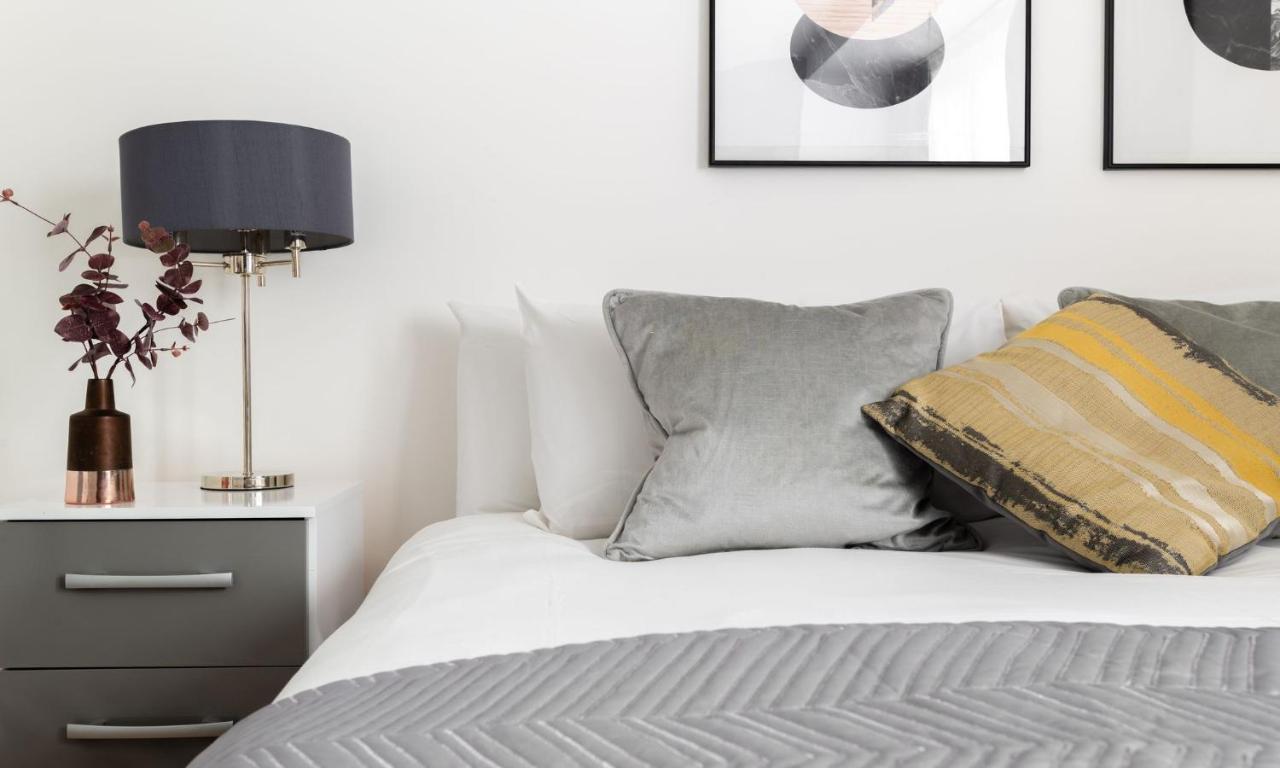 Spacious And Modern 4 Bed Apartment Next To Borough Station Londra Esterno foto